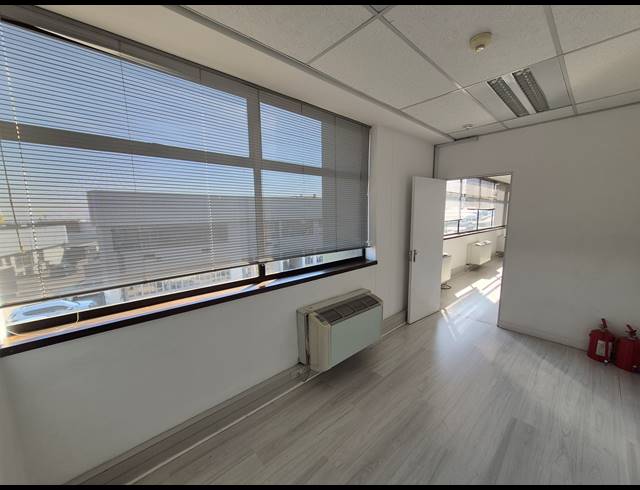 133M² OFFICE TO LET IN KRAMERVILLE